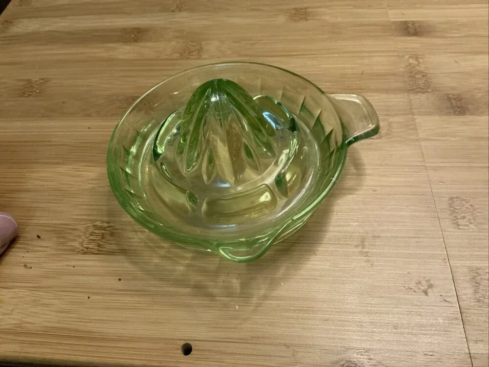 Vintage Green Depression Glass Reamer Uranium Vaseline Citrus Squeezer Juicer - Picture 5 of 10